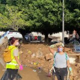 Eloïse Seppey (à gauche) et son amie Sarah Espinosa Mora Bowen (à droite) ont lancé une récolte de dons